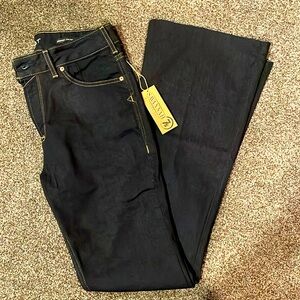 NWT Ariat high Rise Flare jeans 29R. Fringe hem Dark rinse premium Italian denim